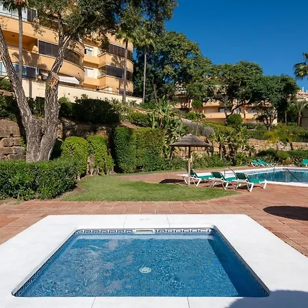 Beautiful 2 Bedroms Located In Elviria Hills Marbella