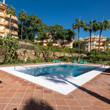 Beautiful 2 Bedroms Located In Elviria Hills *