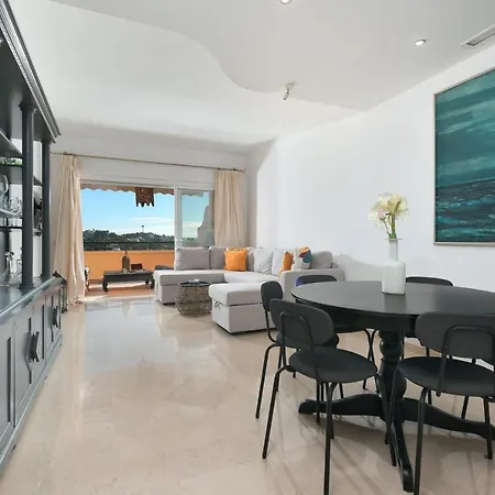 Beautiful 2 Bedroms Located In Elviria Hills