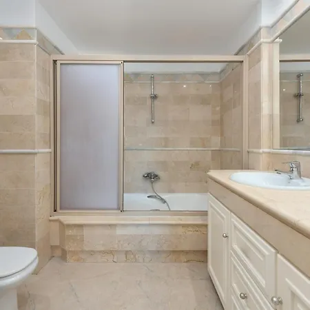 Beautiful 2 Bedroms Located In Elviria Hills * Marbella