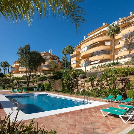 Beautiful 2 Bedroms Located In Elviria Hills Apartment *
