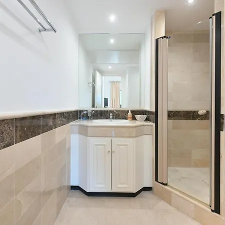 Beautiful 2 Bedroms Located In Elviria Hills