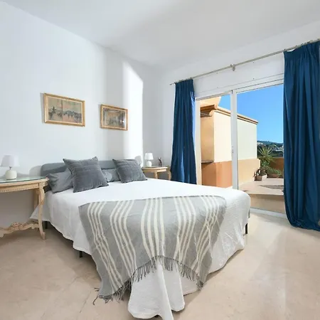 Beautiful 2 Bedroms Located In Elviria Hills Apartment *