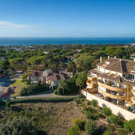 Beautiful 2 Bedroms Located In Elviria Hills *